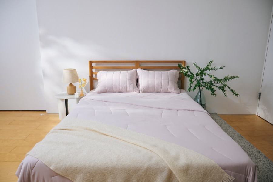 ピンクグレージュ